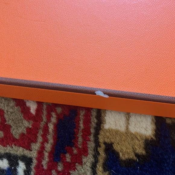 Hermès Scarf NWOT (Vintage, Never Worn) - Picture 8 of 10